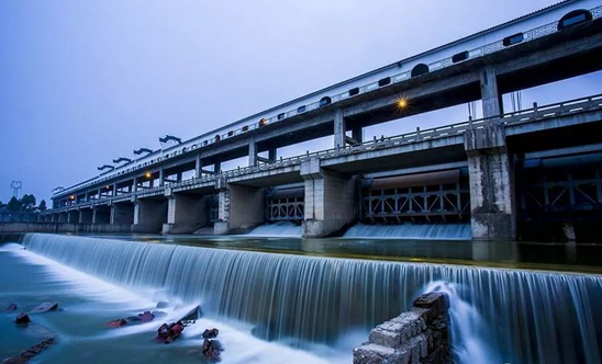 閘站群計算機(jī)監(jiān)控系統(tǒng)主要特點(diǎn)和功能 閘門控制